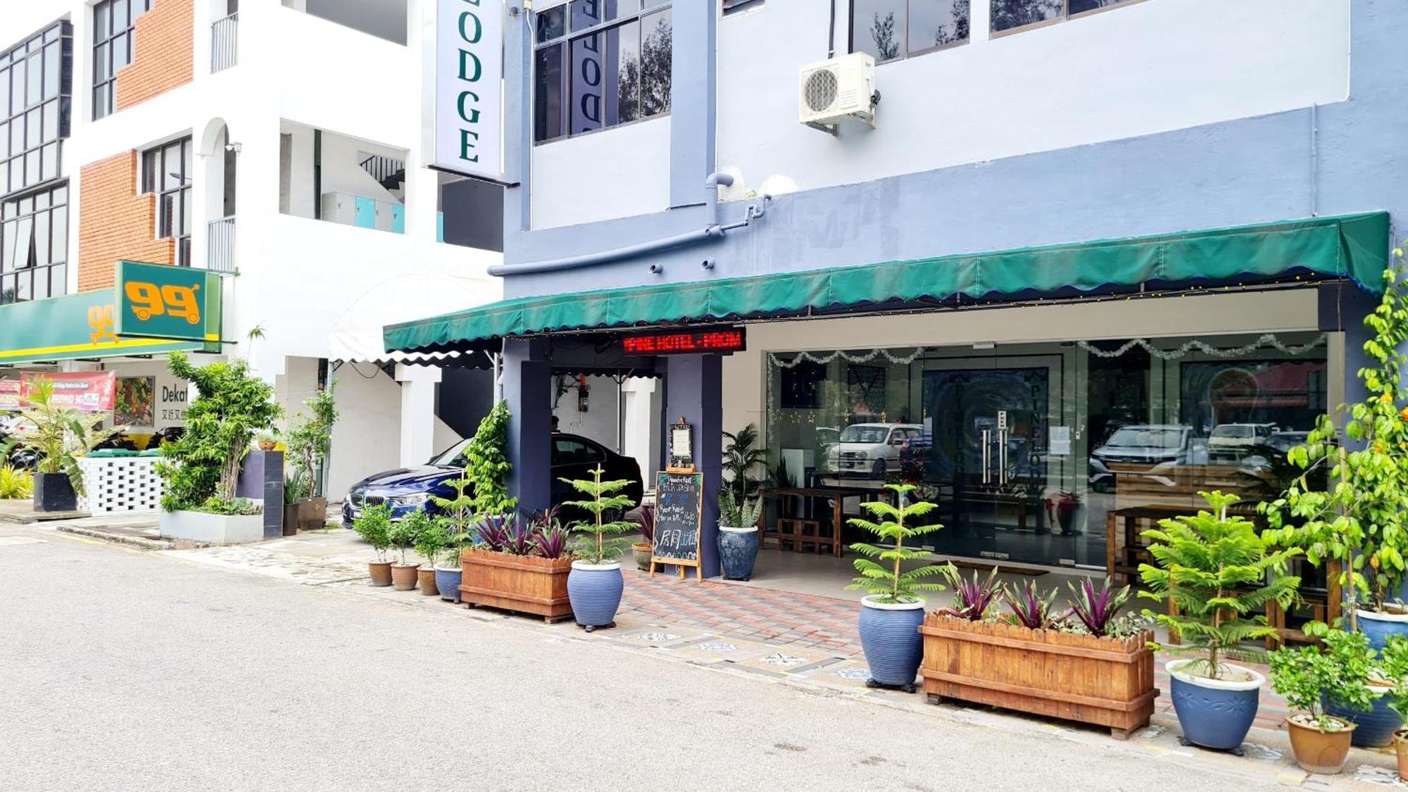Pine Lodge By Evr Previously Yss Indrawasih Perai Dış mekan fotoğraf